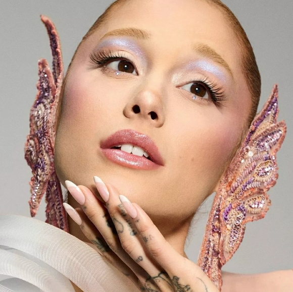 4PC💫Set Need💫BNIB LE REM Beauty X Wicked 4PC GLINDA Makeup Set! SOLDOUT!$65Ret - Picture 3 of 15